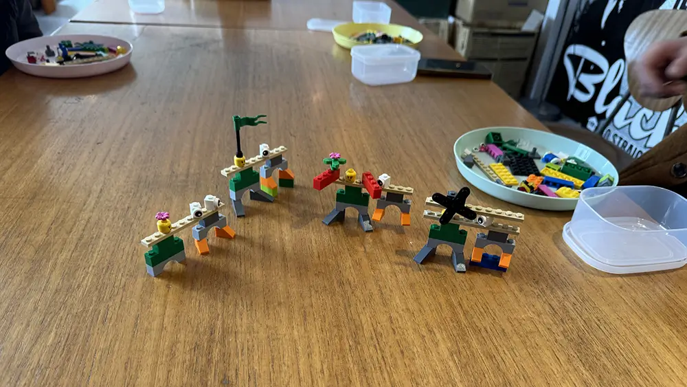 4つのレゴブロックの作品