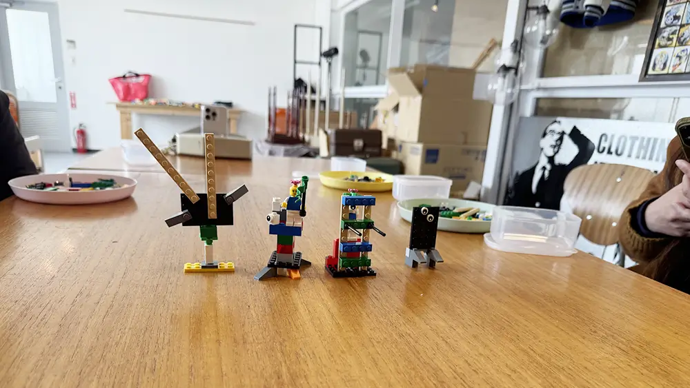 4つのレゴブロックの作品